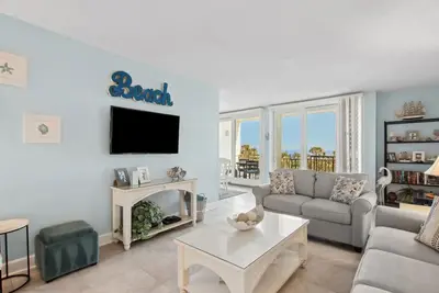 Image de Pet Friendly | Oceanfront Views from this Spacious Updated 3rd Floor Shipwatch Condo | 1650 Sq Ft