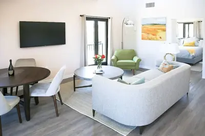 The Lofts at Paso Market Walk - The Oak Room