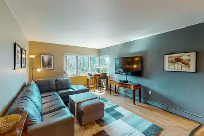 Image de Elegant, Dog-Friendly Condo w/ Unparalleled Views and Shared Deck