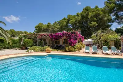 Image de Belle maison de vacances privée pour 6 personnes avec piscine privée, Wifi, terrasse et parking