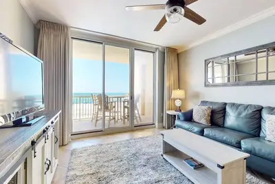 Image de Bright condo w\/ shared pools and hot tubs & Gulf views - walk to the beach