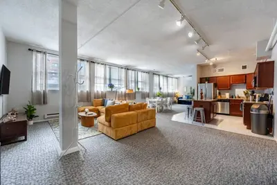 Image de Big Downtown Penthouse|Vintage 3bd (Gym+Balcony)