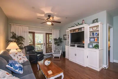 Image de Adorable Condo w/ Golf Course Views; Gated Community & Easy Beach Access: Amenities for Fee