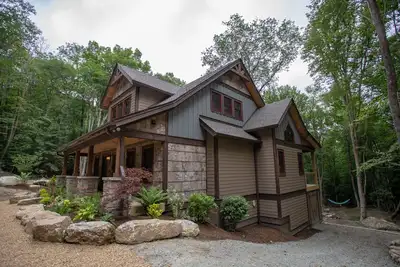 Image de Red Bird Retreat - Luxury Home in The Lodges at Eagles Nest