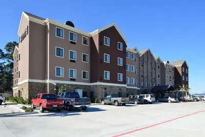 Image de King Suite in Tomball | Shared Outdoor Pool + 24h Fitness Center