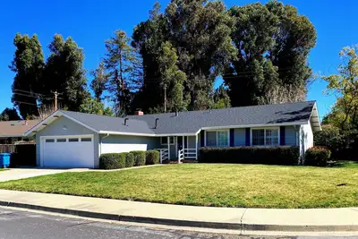 Image de New Remodeled Home! 4br\/2ba Walk to Apple Park! ! !