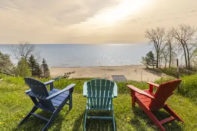 Image de Large Clean Updated Lake front Cottage with The Most Incredible View & Beach! ! !
