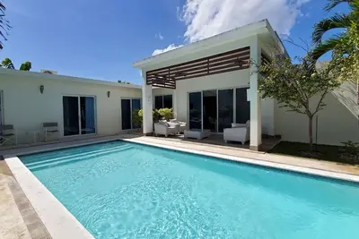 Image de Luxury beachfront resort, gated and secured, with sport courts and all amenities