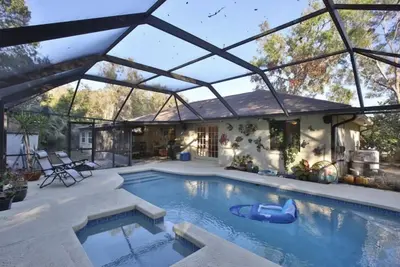 Image de Private tropical paradise in the heart of the community! Pool and Welcome Basket