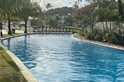 Image de Comfort, security, swimming pool of approximately 3, 300m2, with jacuzzis.