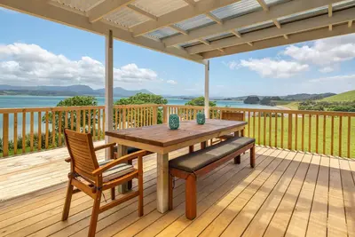 Image de Beautiful large 6-Bedroom Coastal Vacation Home with Spa-Pool