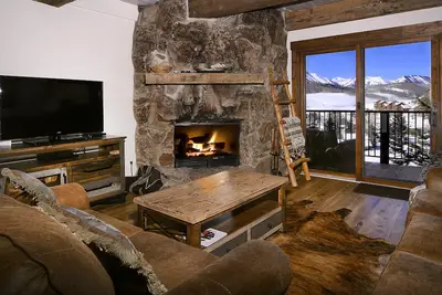 Image de Epic Location! True Ski-In/Ski-Out Access. Corner Condo close to everything