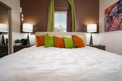 Image de Self ☑️In☆3 TVs☆King 🛏☆Free🅿️☆Pets✅☆W\/D☆Fast Wi-Fi