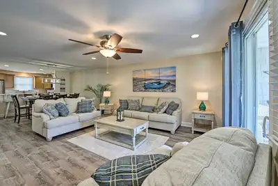 Image de Retreat w/ Bbq + Balcony: 1 Block to Boardwalk!