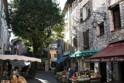 Image de Sous les toits au centre de vence