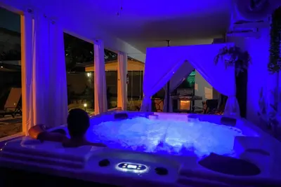 Image de Private Oasis with Jacuzzi and Cabana. Pet Friendly