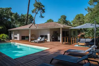 Image de Villa moderne, 10 couchages avec piscine privée vue unique sur la forêt