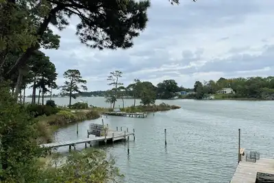 Image de Starfish Cottage Riverfront Home in Deltaville