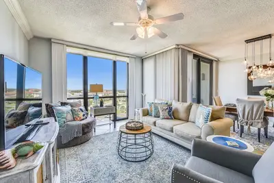 Image de Shore Fun @ The Enclave | Gulf Views | Sleeps 8 | Pool | Private Beach | Summer Specials