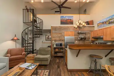 Image de Lulu 6p Liftside Condo Walk to Town & Gondola 2 Bed + Loft, 2 Bath, Sleeps 6