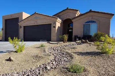 Image de Beautiful 2020 Modern Rustic Lake Havasu Home