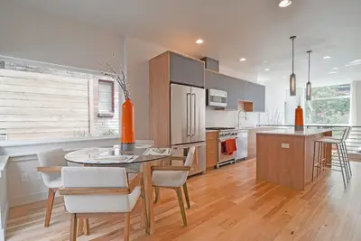 Image de Eastlake Modern Townhome - Space Needle / Downtown / Lake Union View + Parking