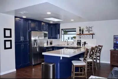Image de Updated home with great deck views of the ocean and Morro Rock!