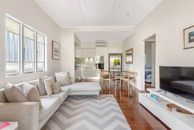 Image de Modern Twist + Old World Charm ~ 3Bed/2Bath/2Car