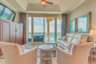 Image de Pensacola Beach Penthouse w/ View + Pool Access!
