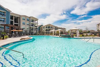 Image de Fully Furnished Pool View Apartment in Tomball, Tx