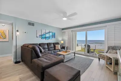 Image de Ground-Floor Oceanfront Getaway on New Smyrna’s No-Drive Beach