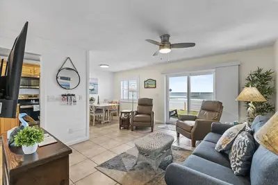 Image de Wake Up to the Atlantic Ocean in This Florida Beach Getaway for Four!
