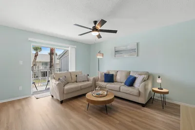 Image de Light and Airy Beach Condo with View of Pool and Ocean