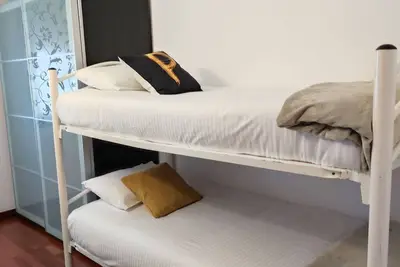 Image de Loft complete with 2 bedrooms. 1 double bed and a single bed.