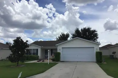 Image de Charming 3/2 Home Close to Shopping w/Golf Cart, Bbq Grill, & Free WiFi! !