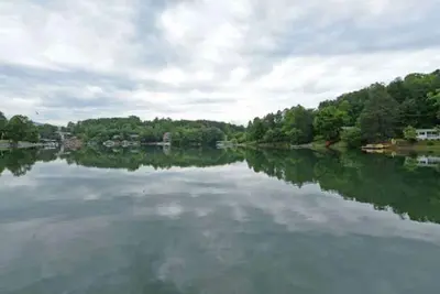 Image de Welcome to our lake house in this \"tranquil cove\" on Lake Chatuge