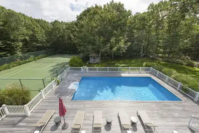 Image de Private, Tennis and Pool Minutes to Southampton Village and Beaches
