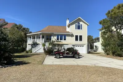Image de New Screened Porch on the Canal with Beach Access steps away!