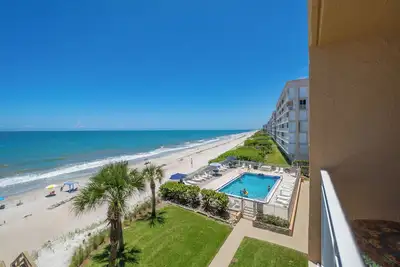 Image de Oceanfront Condo at Quiet Beach