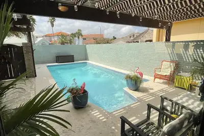 Image de North Padre Island waterfront canal  home w/private dock and pool
