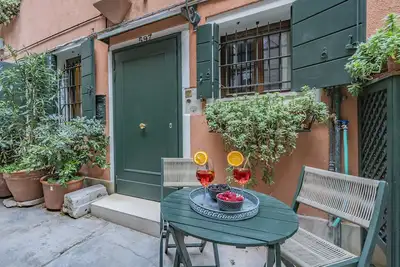 Image de Lo Squero 1 The Secret Courtyard in Dorsoduro