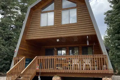 Image de Walk to village, Year round access, Large deck, Swings and Enclosed dog run.