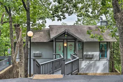 Image de < 1 Mi to the Lake: Osage Beach Home w/ Deck