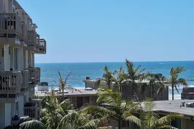 Image de Relax & Unwind: Stunning Ocean Views from Your Beach Condo!