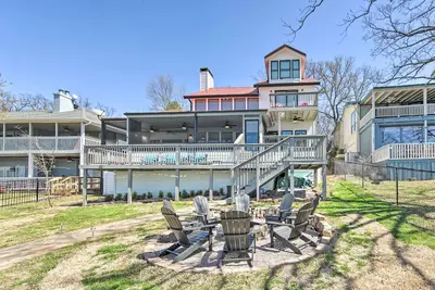 Image de 'Point of View' Cedar Creek Lake Home: Dock!