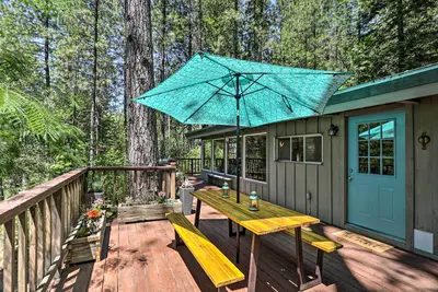 Image de Loch Lomond Cabin w/ Hot Tub, Near Wineries!