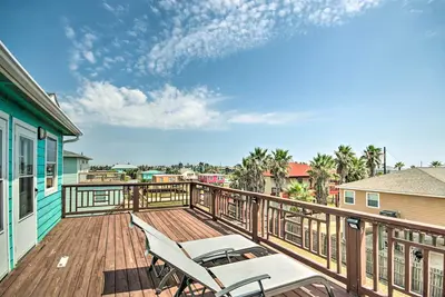 Image de 1/2 Mi to Sand: Surfside Beach Retreat!
