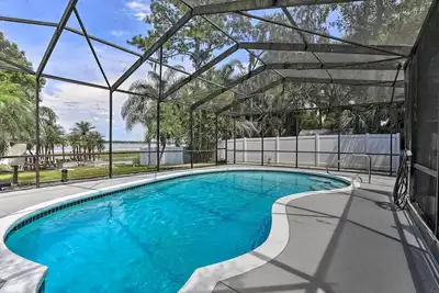 Image de Lakefront House with Kayaks + Fishing Poles!