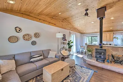 Image de 1 Mi to Hiking: Chic Show Low Escape w\/ Fire Pit!