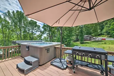 Image de Lakefront 'Rest-Ashored' Home w/ Private Dock!